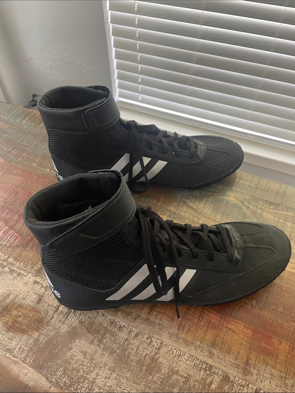 adidas Men’s Black High-Top Lace-Up Wrestling Shoes with Ankle Strap - Picture 4 of 6